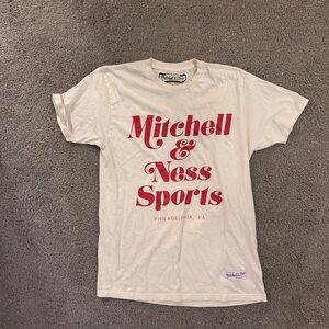 Mitchell and ness t shirt size medium